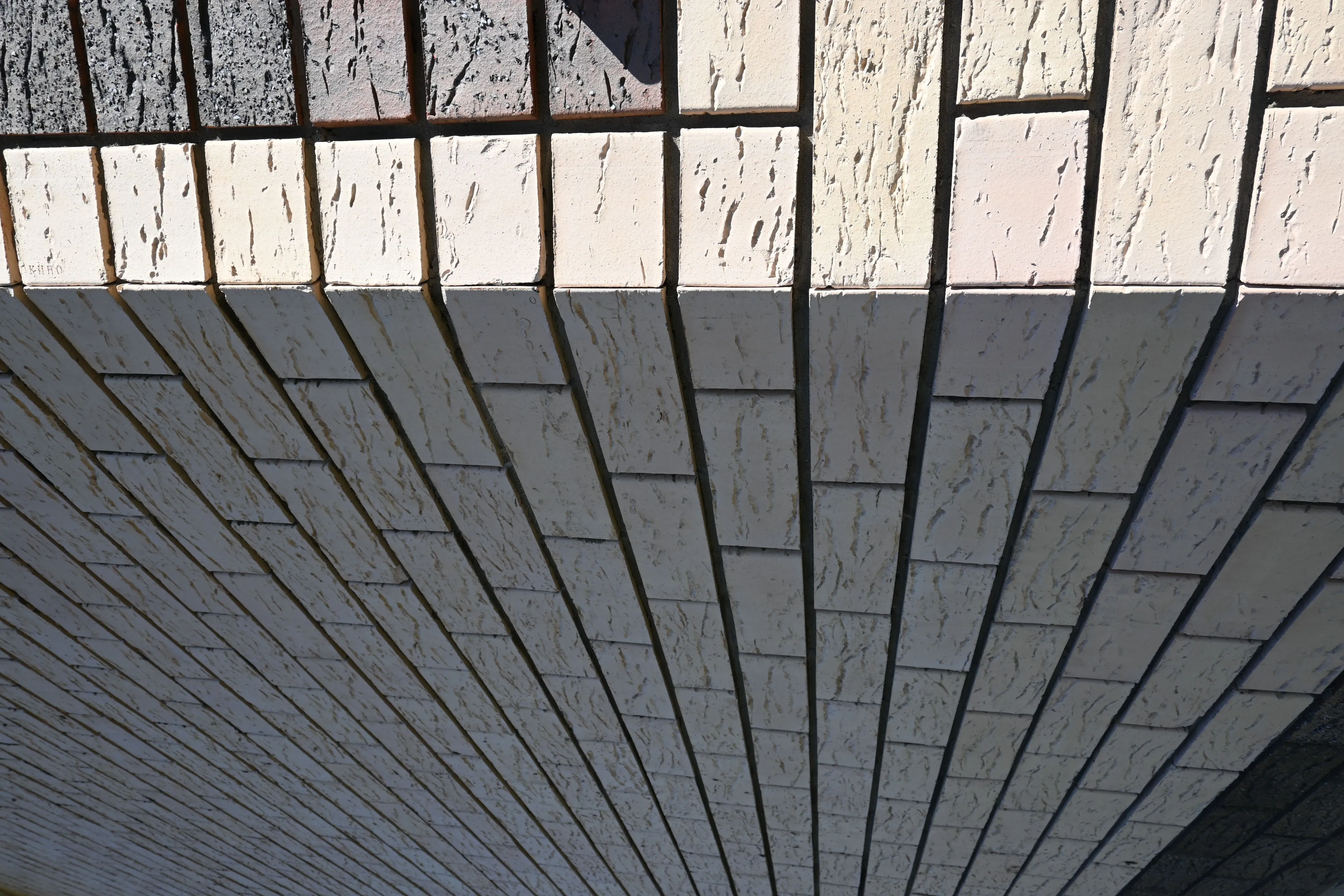 Кирпич керамический лицевой Фурбау Сливки рустика меланж 1,4 НФ – купить по низкой цене в Екатеринбурге в интернет-магазине Стройснаб Кирпич керамический лицевой Фурбау Сливки рустика меланж 1,4 НФ в Екатеринбурге