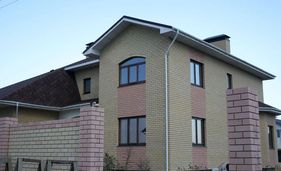 Кирпич силикатный Поревит лицевой одинарный пустотелый красный – купить по низкой цене в Екатеринбурге в интернет-магазине Стройснаб Кирпич силикатный Поревит лицевой одинарный пустотелый красный в Екатеринбурге