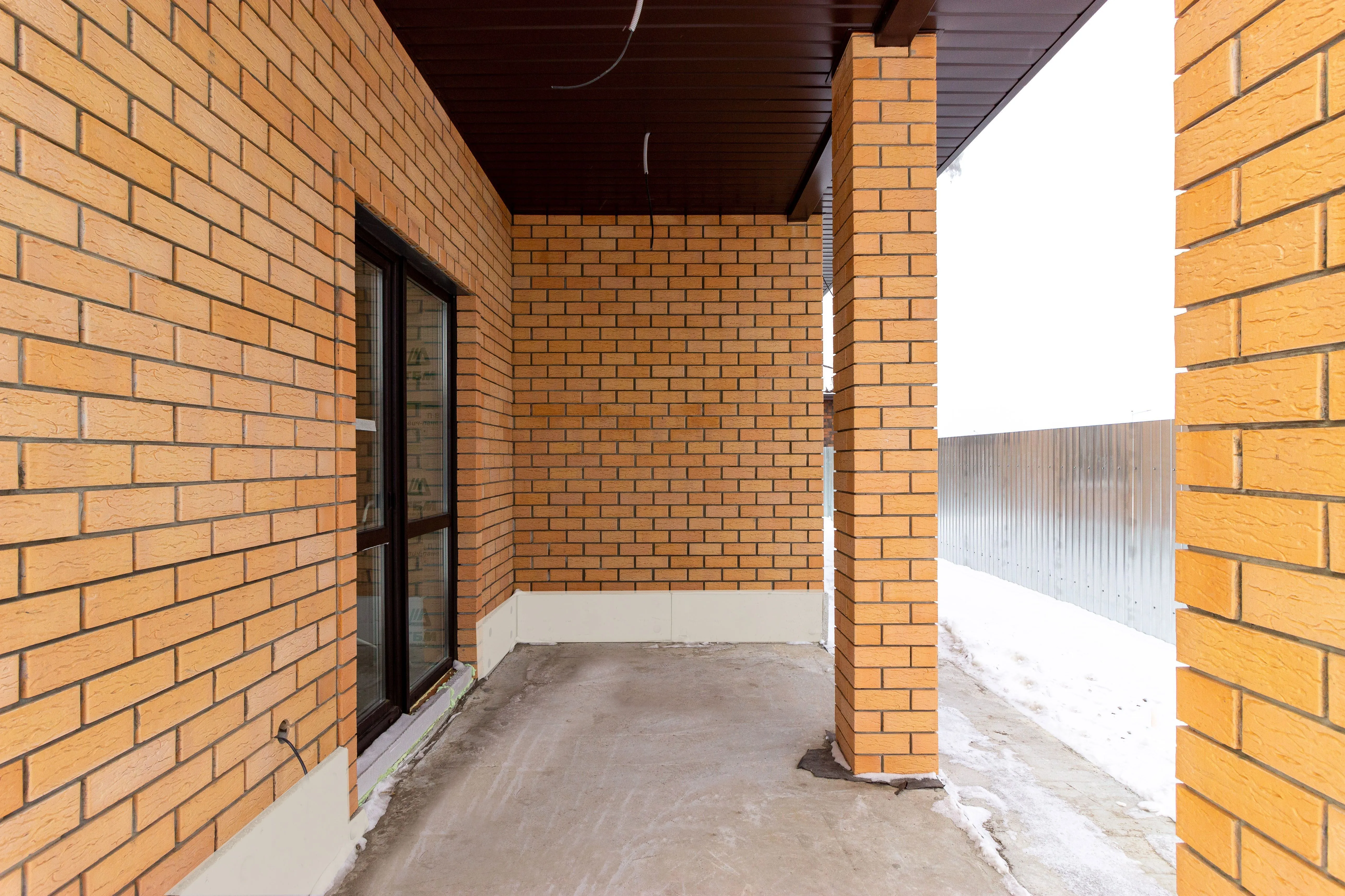 Кирпич керамический лицевой Фурбау Кремовый велюр 1,4 НФ – купить по низкой цене в Екатеринбурге в интернет-магазине Стройснаб Кирпич керамический лицевой Фурбау Кремовый велюр 1,4 НФ в Екатеринбурге