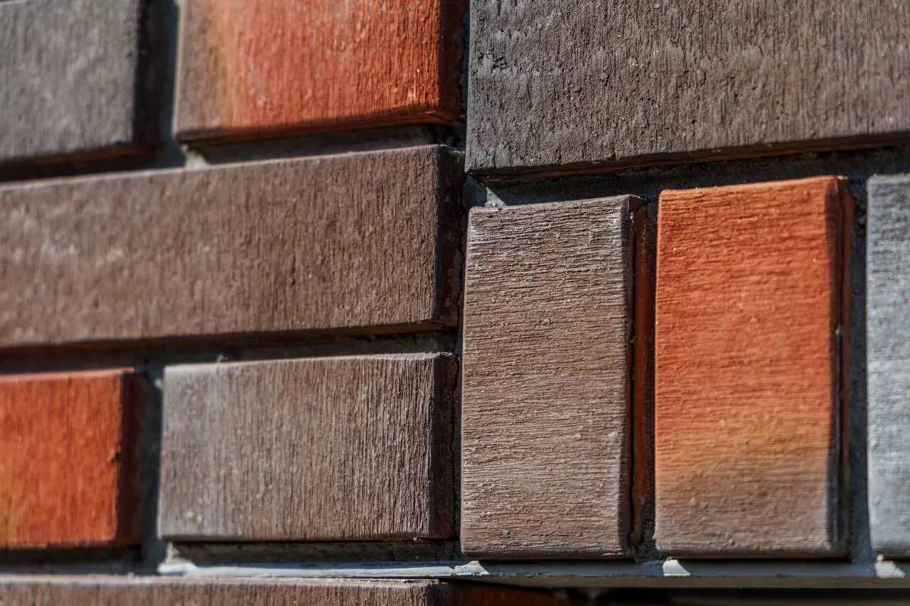 На территории завода «Ликолор» открылась демонстрационная кирпичная деревня На территории завода «Ликолор» открылась демонстрационная кирпичная деревня