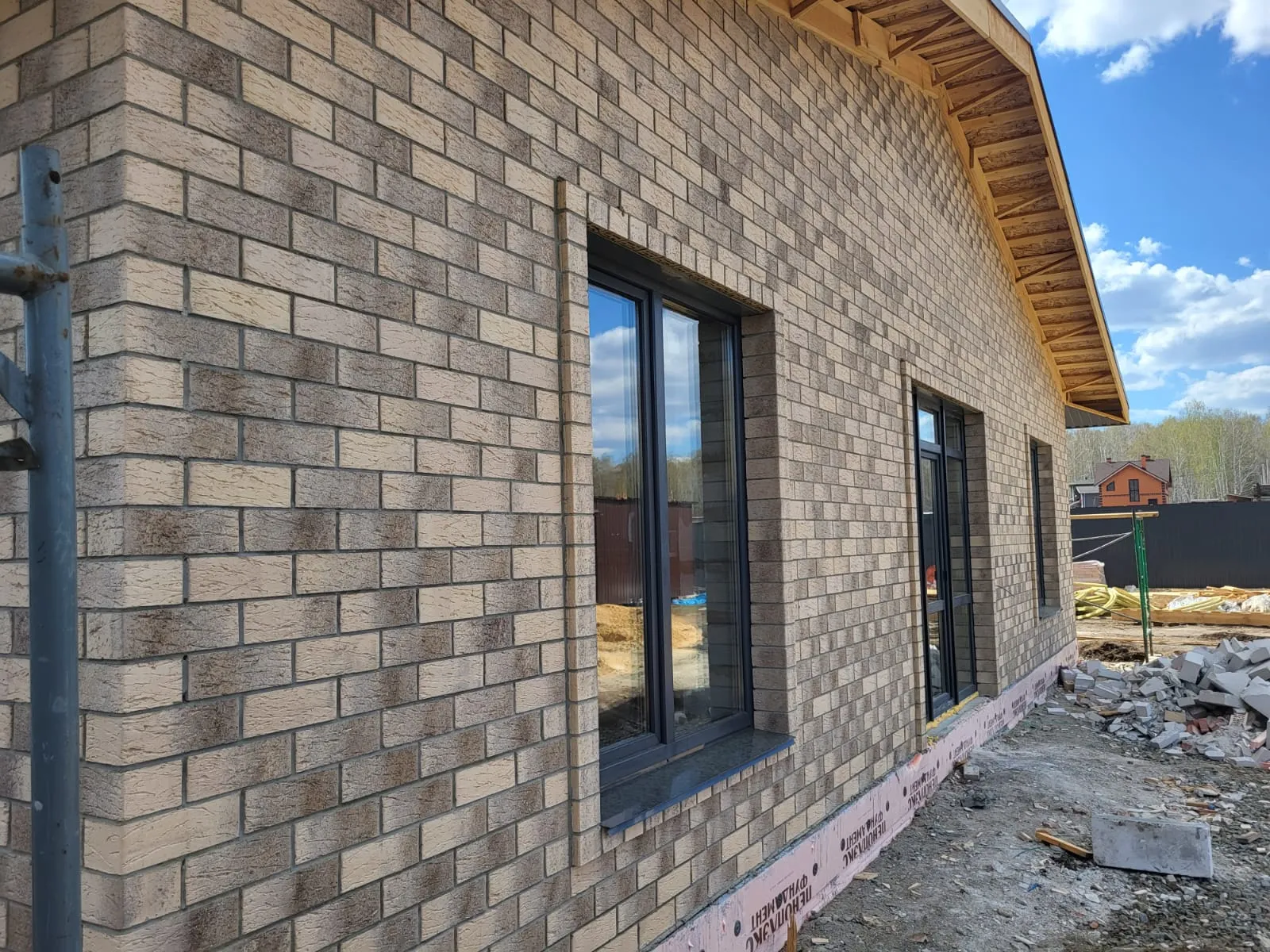 Кирпич керамический Фурбау лицевой 1,4 НФ Реголит Рустика – купить по низкой цене в Екатеринбурге в интернет-магазине Стройснаб Кирпич керамический Фурбау лицевой 1,4 НФ Реголит Рустика в Екатеринбурге