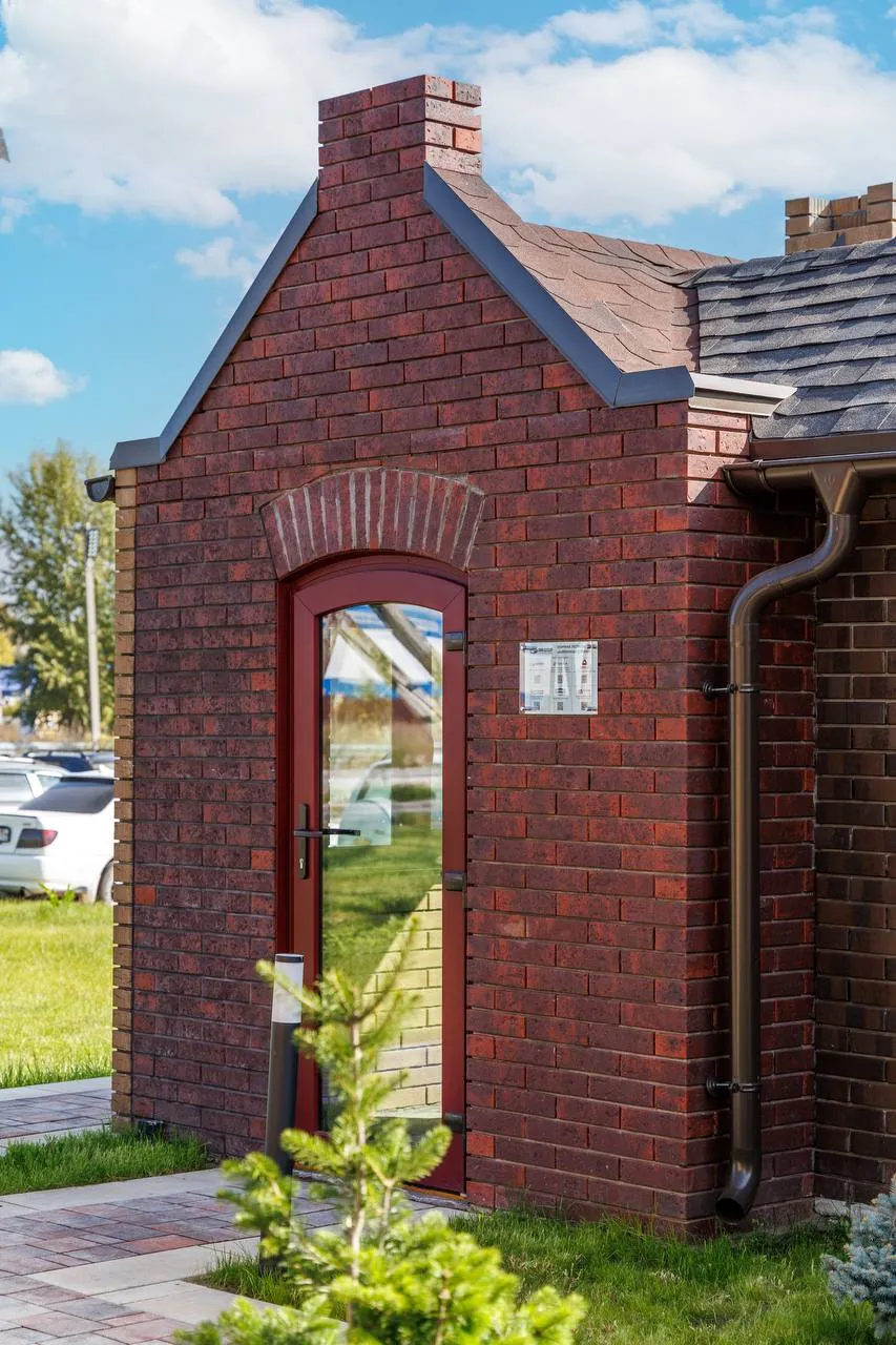 На территории завода «Ликолор» открылась демонстрационная кирпичная деревня На территории завода «Ликолор» открылась демонстрационная кирпичная деревня