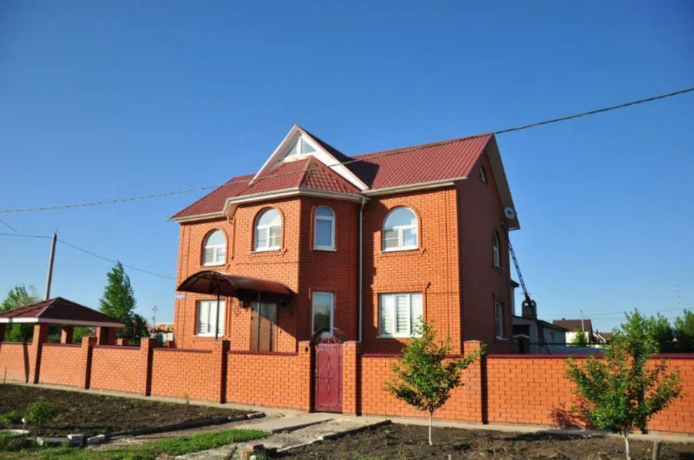 Кирпич керамический лицевой ЖКЗ красный гладкий 1,4 НФ – купить по низкой цене в Екатеринбурге в интернет-магазине Стройснаб Кирпич керамический лицевой ЖКЗ красный гладкий 1,4 НФ в Екатеринбурге