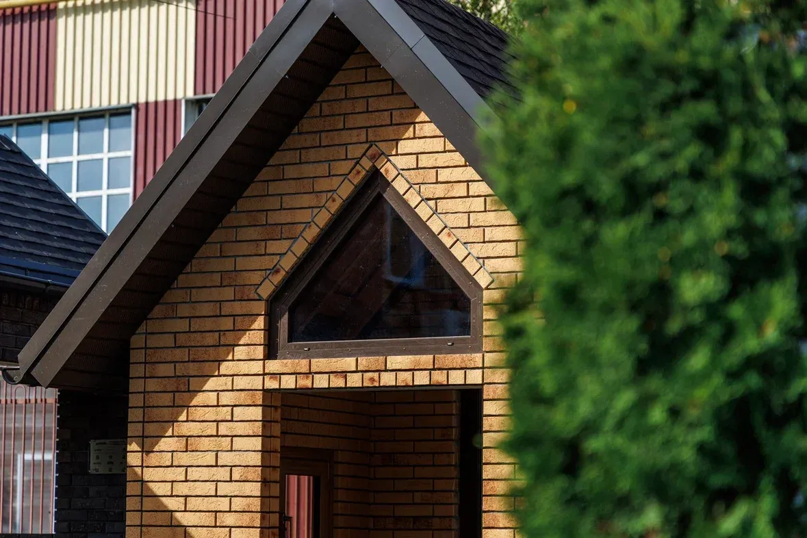 На территории завода «Ликолор» открылась демонстрационная кирпичная деревня На территории завода «Ликолор» открылась демонстрационная кирпичная деревня