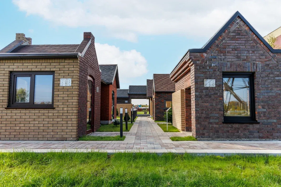 На территории завода «Ликолор» открылась демонстрационная кирпичная деревня На территории завода «Ликолор» открылась демонстрационная кирпичная деревня