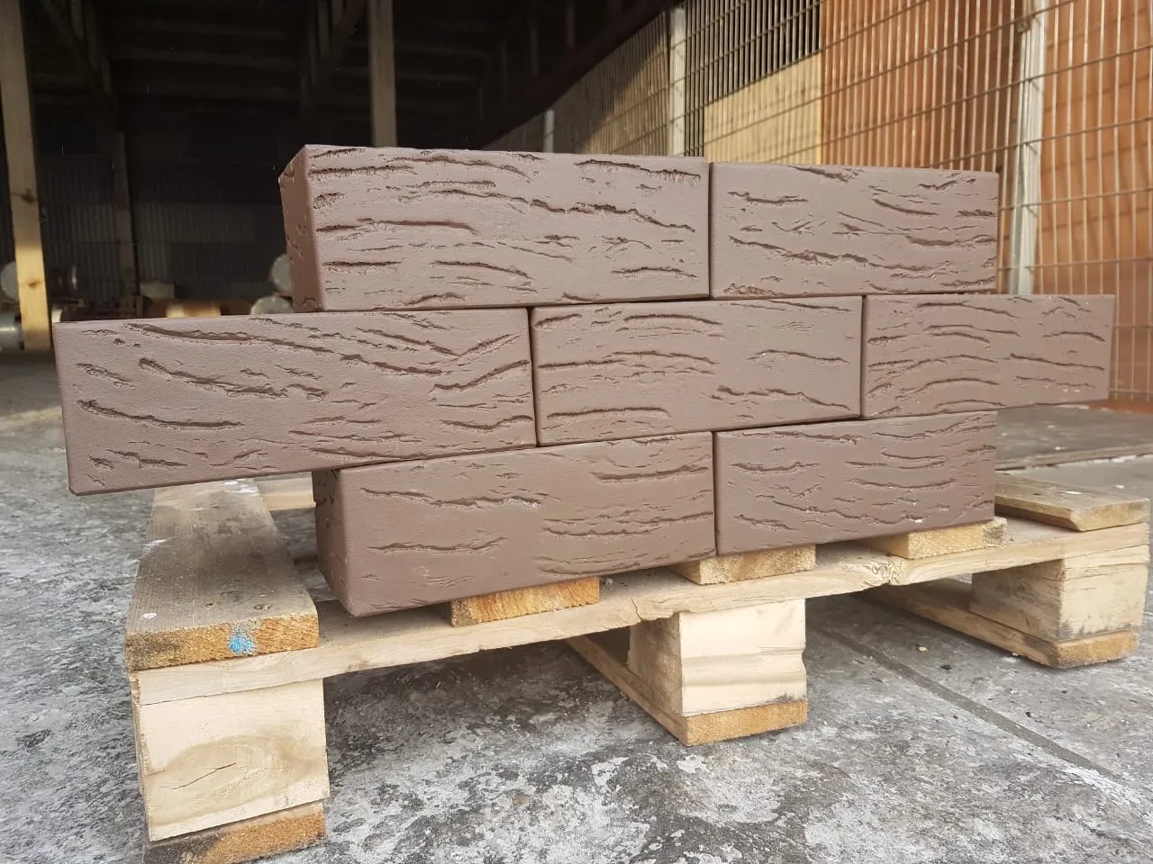 Кирпич керамический Магма утолщённый Шоколад Антик – купить по низкой цене в Екатеринбурге в интернет-магазине Стройснаб Кирпич керамический Магма утолщённый Шоколад Антик в Екатеринбурге