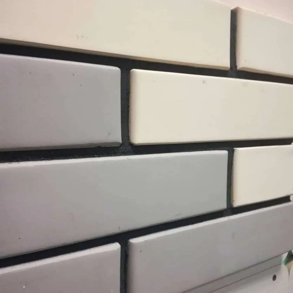 Кирпич керамический лицевой ЖКЗ серый гладкий 1 НФ – купить по низкой цене в Екатеринбурге в интернет-магазине Стройснаб Кирпич керамический лицевой ЖКЗ серый гладкий 1 НФ в Екатеринбурге