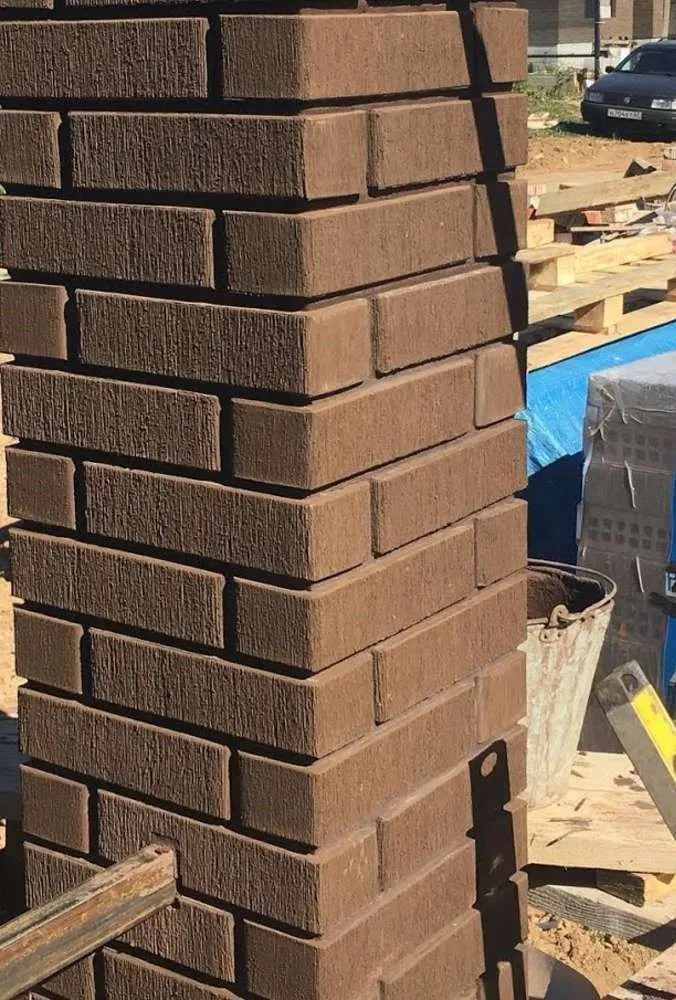 Кирпич керамический лицевой ЖКЗ тёмно-коричневый бархат 0,7 НФ – купить по низкой цене в Екатеринбурге в интернет-магазине Стройснаб Кирпич керамический лицевой ЖКЗ тёмно-коричневый бархат 0,7 НФ в Екатеринбурге