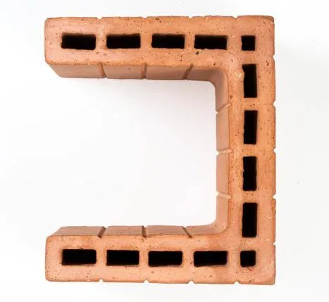 U1-467x700
