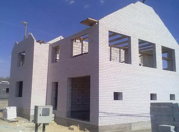 Кирпич силикатный лицевой Симат неокрашенный 1,4 НФ – купить по низкой цене в Екатеринбурге в интернет-магазине Стройснаб Кирпич силикатный лицевой Симат неокрашенный 1,4 НФ в Екатеринбурге