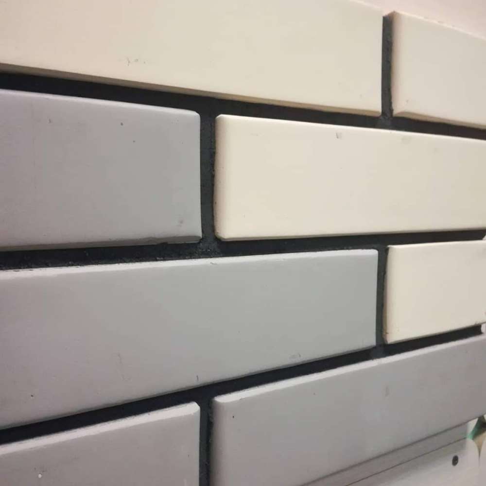 Кирпич керамический лицевой ЖКЗ серый гладкий 1 НФ – купить по низкой цене в Екатеринбурге в интернет-магазине Стройснаб Кирпич керамический лицевой ЖКЗ серый гладкий 1 НФ в Екатеринбурге