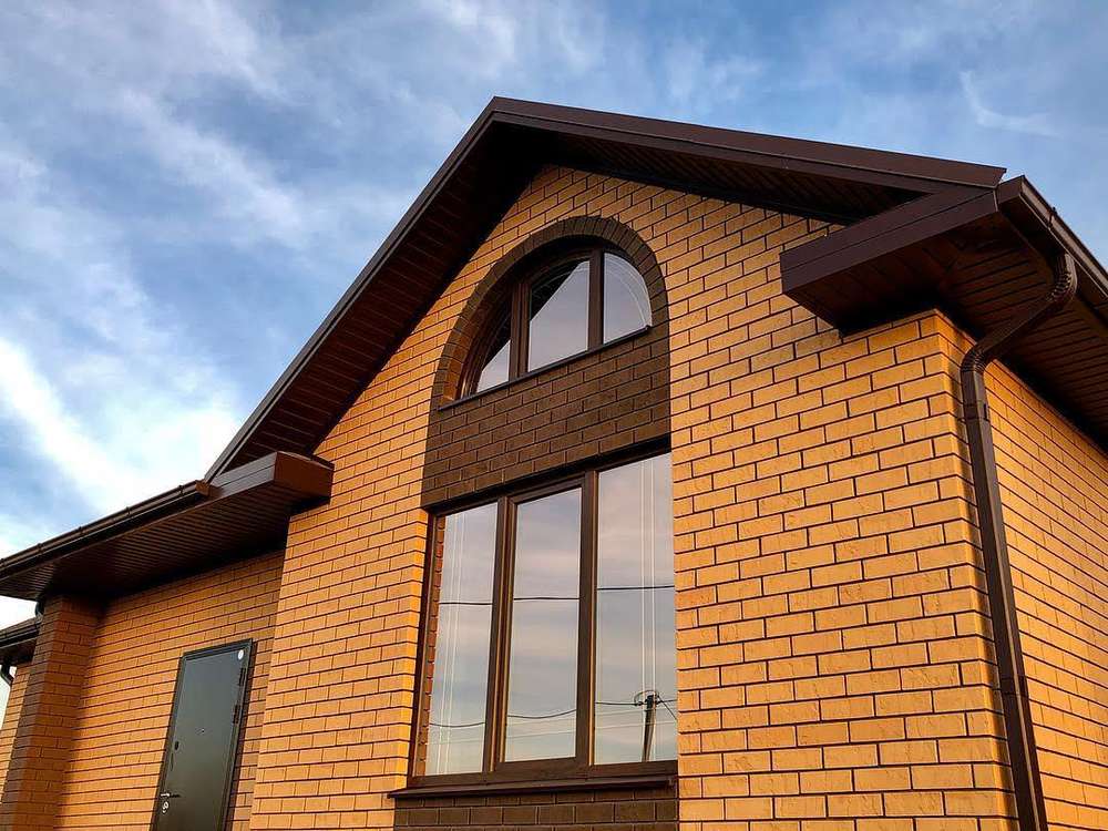 Кирпич керамический лицевой ЖКЗ соломенный скала 1,4 НФ – купить по низкой цене в Екатеринбурге в интернет-магазине Стройснаб Кирпич керамический лицевой ЖКЗ соломенный скала 1,4 НФ в Екатеринбурге