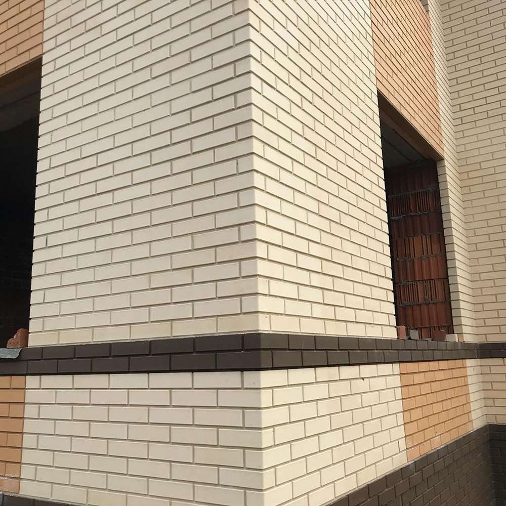 Кирпич керамический лицевой ОСМиБТ белый гладкий 0,7 НФ – купить по низкой цене в Екатеринбурге в интернет-магазине Стройснаб Кирпич керамический лицевой ОСМиБТ белый гладкий 0,7 НФ в Екатеринбурге