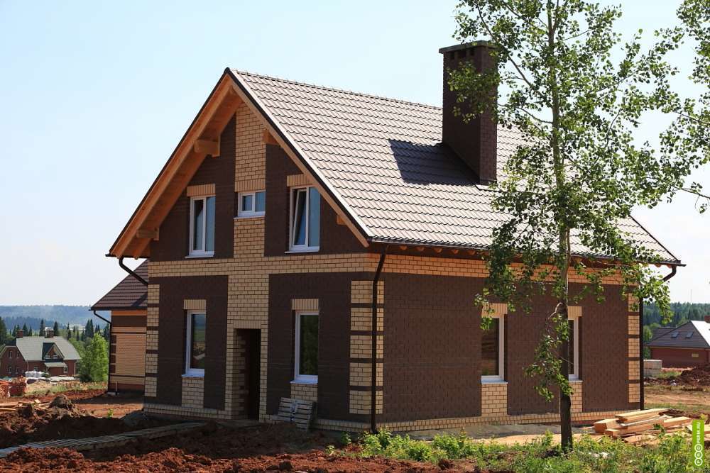 Кирпич керамический лицевой ОСМиБТ коричневый гладкий 0,7 НФ – купить по низкой цене в Екатеринбурге в интернет-магазине Стройснаб Кирпич керамический лицевой ОСМиБТ коричневый гладкий 0,7 НФ в Екатеринбурге