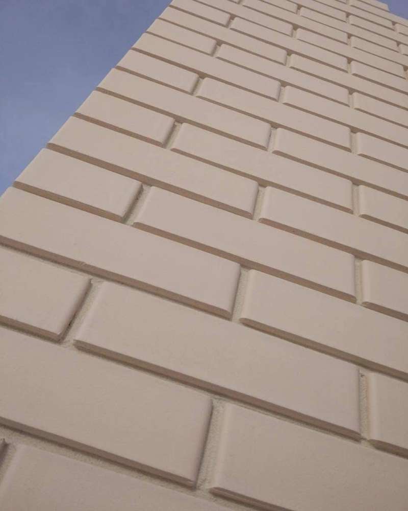 Кирпич керамический лицевой ЖКЗ белый гладкий 1 НФ – купить по низкой цене в Екатеринбурге в интернет-магазине Стройснаб Кирпич керамический лицевой ЖКЗ белый гладкий 1 НФ в Екатеринбурге