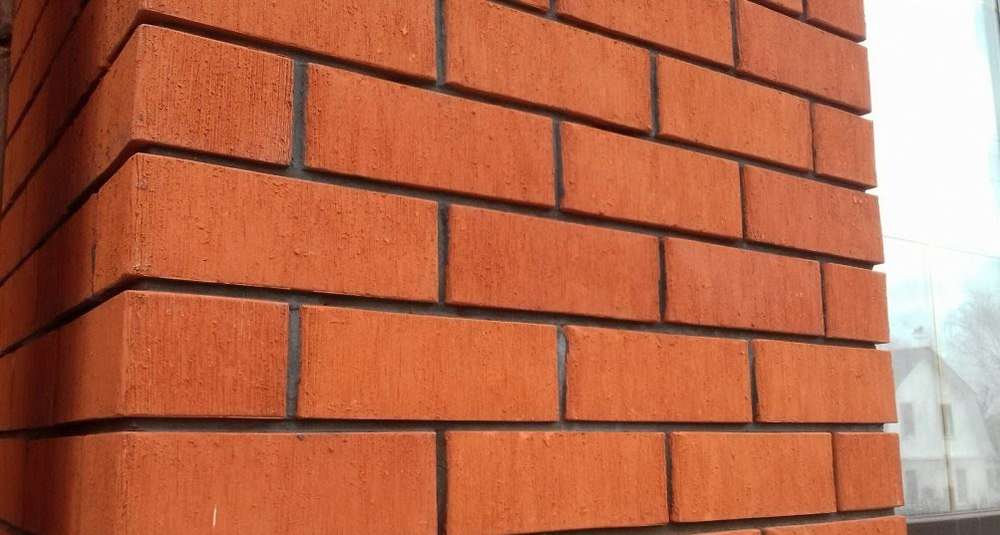 Кирпич керамический лицевой ЖКЗ красный бархат 1,4 НФ – купить по низкой цене в Екатеринбурге в интернет-магазине Стройснаб Кирпич керамический лицевой ЖКЗ красный бархат 1,4 НФ в Екатеринбурге
