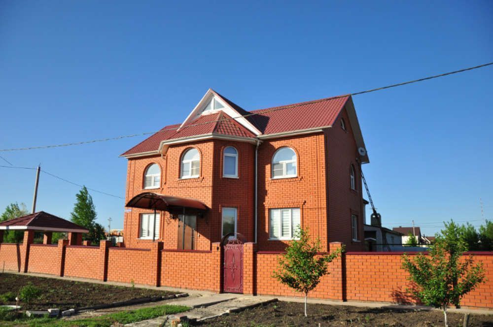 Кирпич керамический лицевой ЖКЗ красный гладкий 1,4 НФ – купить по низкой цене в Екатеринбурге в интернет-магазине Стройснаб Кирпич керамический лицевой ЖКЗ красный гладкий 1,4 НФ в Екатеринбурге