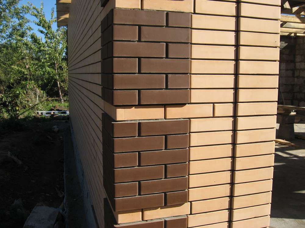 Кирпич керамический лицевой ЖКЗ тёмно-коричневый гладкий 1 НФ – купить по низкой цене в Екатеринбурге в интернет-магазине Стройснаб Кирпич керамический лицевой ЖКЗ тёмно-коричневый гладкий 1 НФ в Екатеринбурге