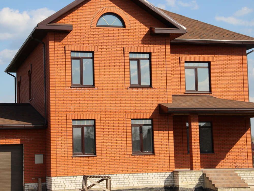 Кирпич керамический лицевой ЖКЗ красный гладкий 1,4 НФ – купить по низкой цене в Екатеринбурге в интернет-магазине Стройснаб Кирпич керамический лицевой ЖКЗ красный гладкий 1,4 НФ в Екатеринбурге