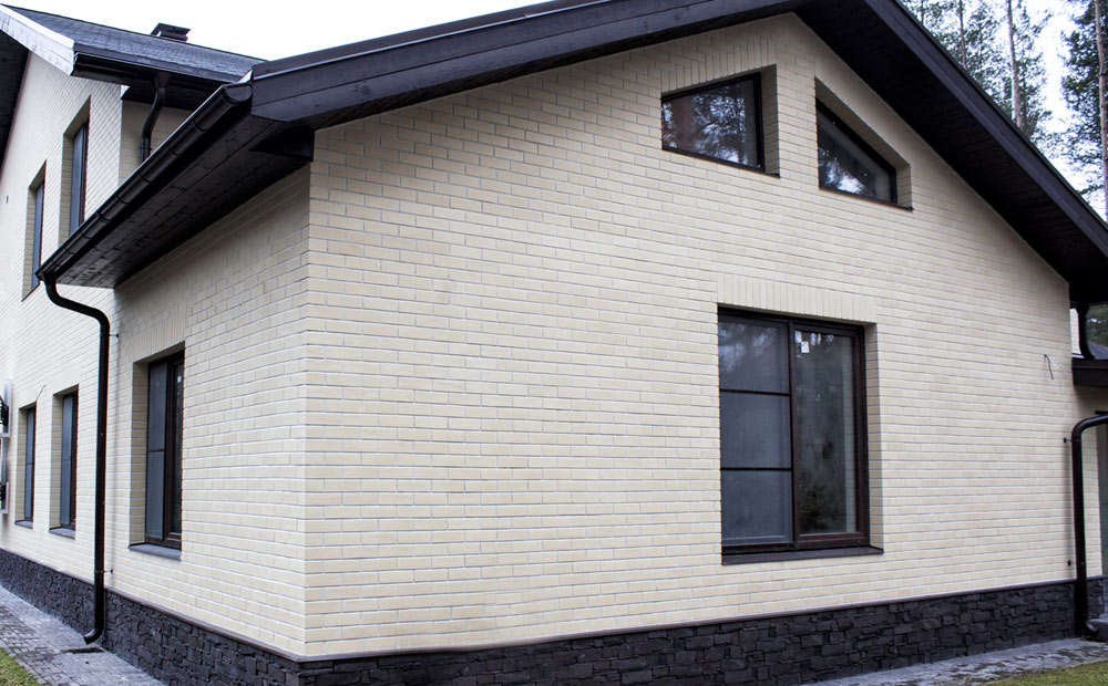 Кирпич керамический лицевой ОСМиБТ белый рустик 1 НФ – купить по низкой цене в Екатеринбурге в интернет-магазине Стройснаб Кирпич керамический лицевой ОСМиБТ белый рустик 1 НФ в Екатеринбурге